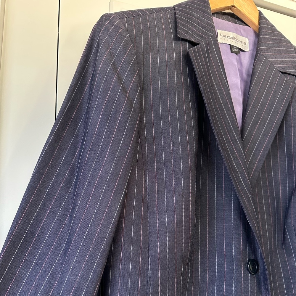 Liz Claiborne Gray Pinstripe Wool Blend Blazer, Size 10 - Picture 3 of 10